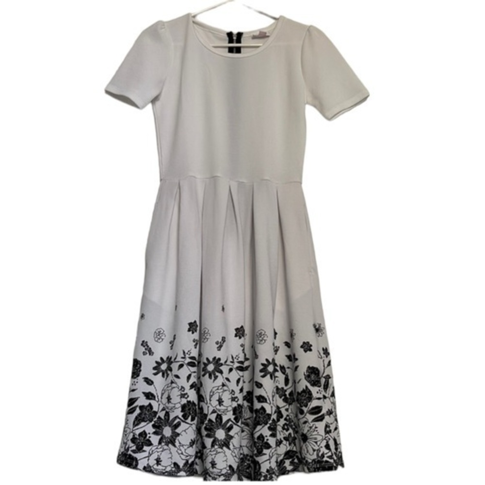 Lularoe White Black Floral Amelia A-Line Dress Size Small EUC #7727